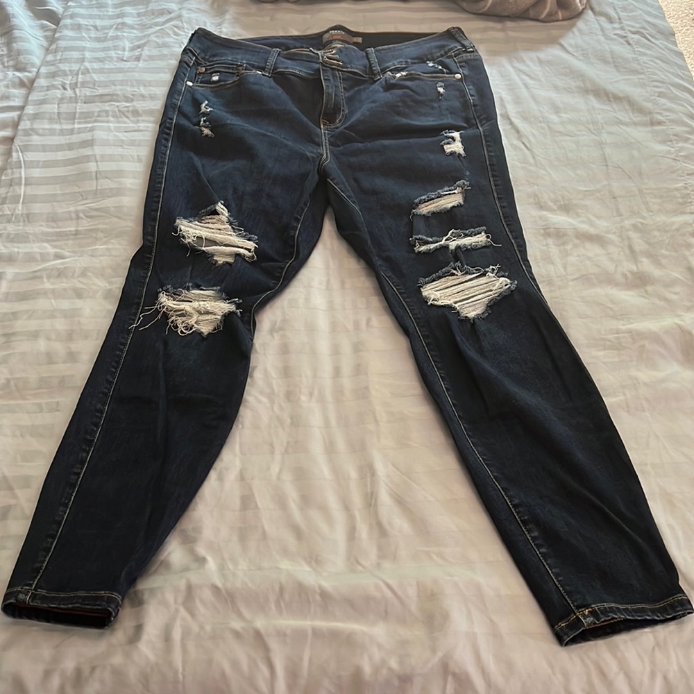 Torrid Ripped Jegging Size 18 reg High Waisted Dark Denim Figure Flattering